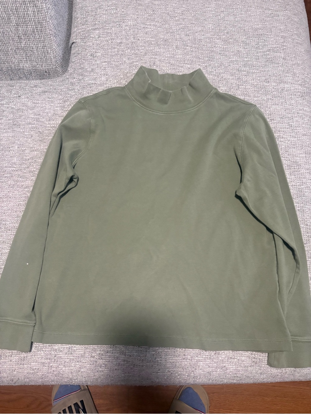 L.L.Bean olive green mock neck long sleeve shirt in a M #outdoor #hiking